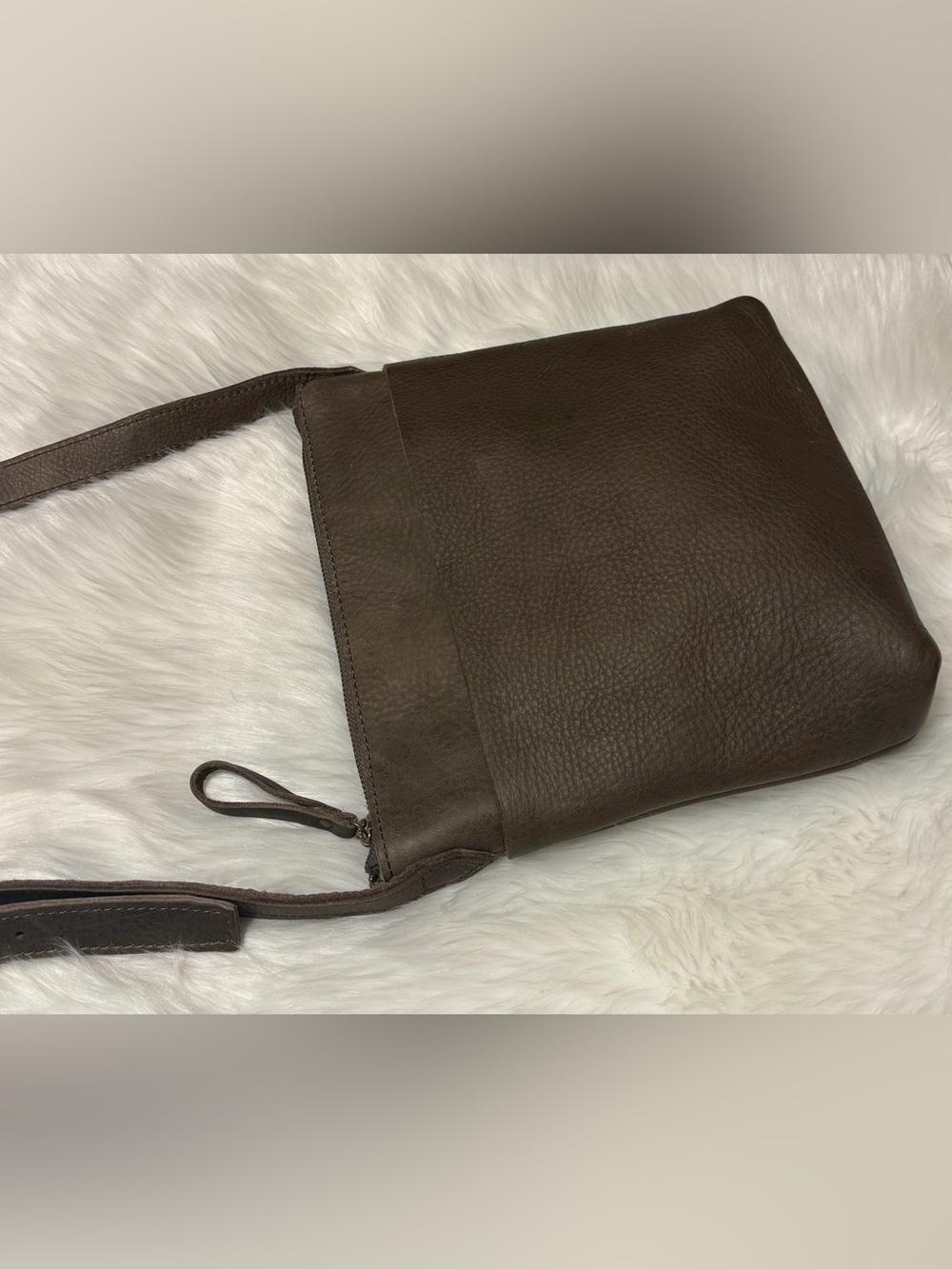 Deluth Trading Co Lifetime Leather Premium Full Grain Cow Hide Crossbody Bag